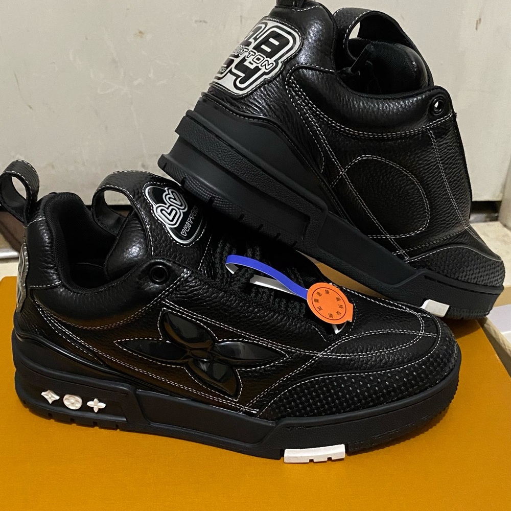 Louis Vuitton Black Sneakers Sporty Design - Picture 2 of 8